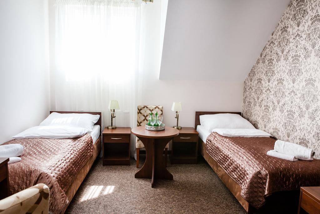 Zajazd Zloty Klucz Zemborzyce Tereszyńskie Exterior foto